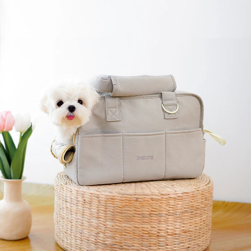 Pets go out and pack puppies. Portable one-shoulder bags are suitable for cats and small dogs.